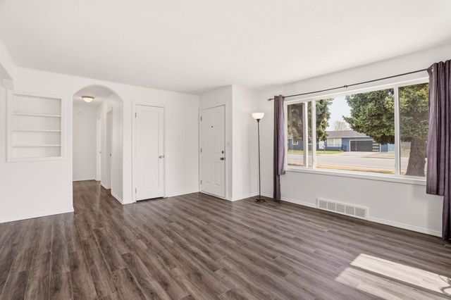 309 N McDonald Rd, Spokane, WA 99216