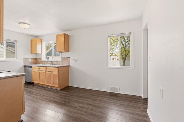 309 N McDonald Rd, Spokane, WA 99216