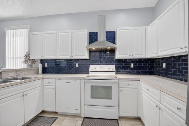 9403 Verona Lakes Boulevard, Boynton Beach, FL 33472