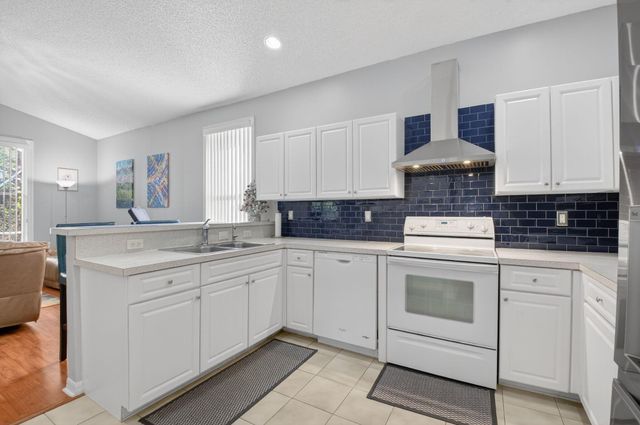 9403 Verona Lakes Boulevard, Boynton Beach, FL 33472