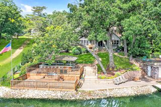 5212 W Lake Shore Drive, Wonder Lake, IL 60097