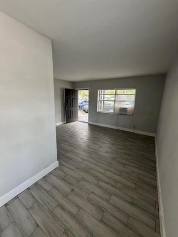 2722 Poinsettia Avenue 16, West Palm Beach, FL 33407