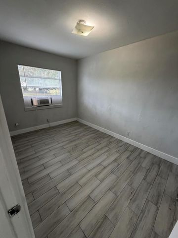 2722 Poinsettia Avenue 16, West Palm Beach, FL 33407