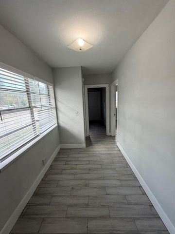 2722 Poinsettia Avenue 16, West Palm Beach, FL 33407