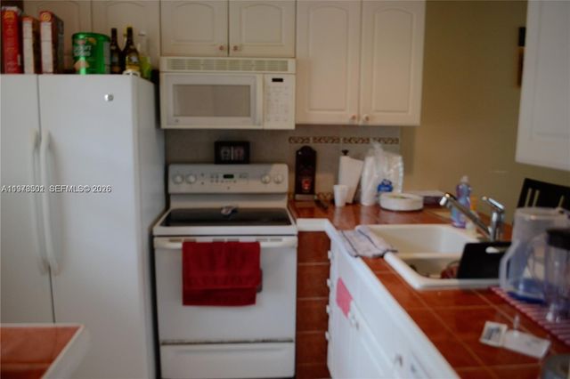 5021 W Oakland Park Boulevard 104, Lauderdale Lakes, FL 33313