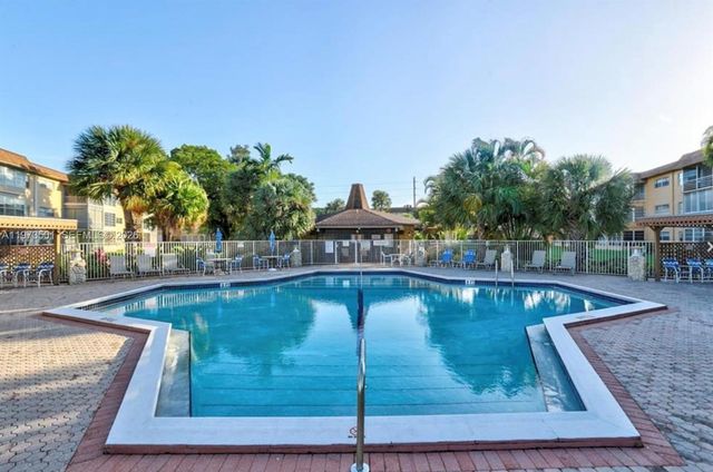 5021 W Oakland Park Boulevard 104, Lauderdale Lakes, FL 33313