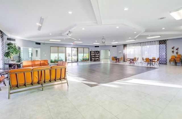 5021 W Oakland Park Boulevard 104, Lauderdale Lakes, FL 33313