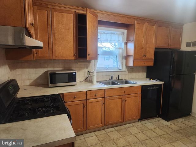 1309 PASSEY LN, Lancaster, PA 17603