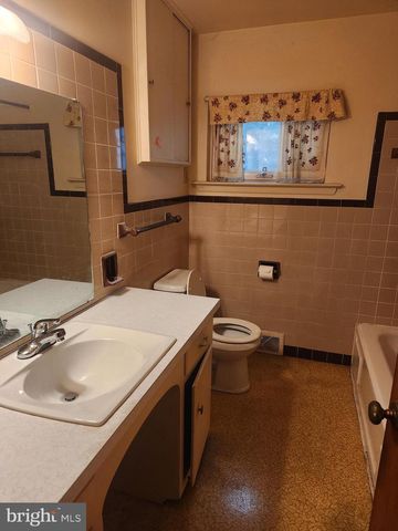 1309 PASSEY LN, Lancaster, PA 17603