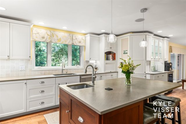 6728 Gleneagles Drive, Grand Rapids, MI 49546