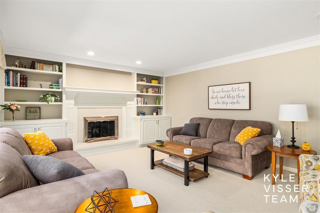 6728 Gleneagles Drive, Grand Rapids, MI 49546