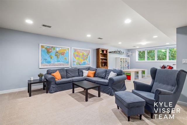 6728 Gleneagles Drive, Grand Rapids, MI 49546