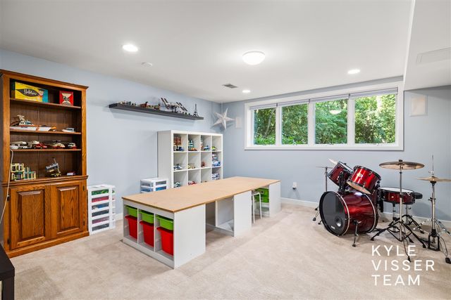 6728 Gleneagles Drive, Grand Rapids, MI 49546
