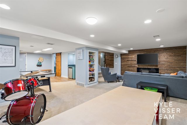 6728 Gleneagles Drive, Grand Rapids, MI 49546