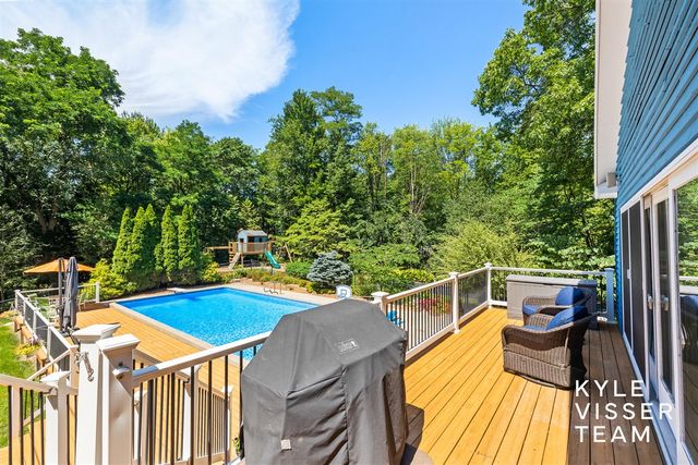6728 Gleneagles Drive, Grand Rapids, MI 49546