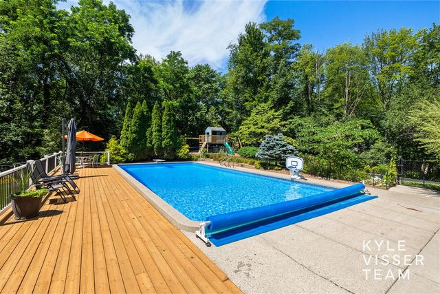 6728 Gleneagles Drive, Grand Rapids, MI 49546