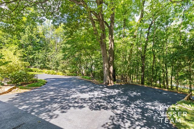 6728 Gleneagles Drive, Grand Rapids, MI 49546
