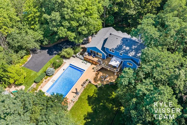 6728 Gleneagles Drive, Grand Rapids, MI 49546
