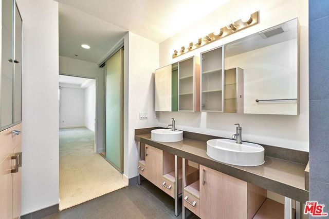 1234 Wilshire Boulevard 204, Los Angeles, CA 90017
