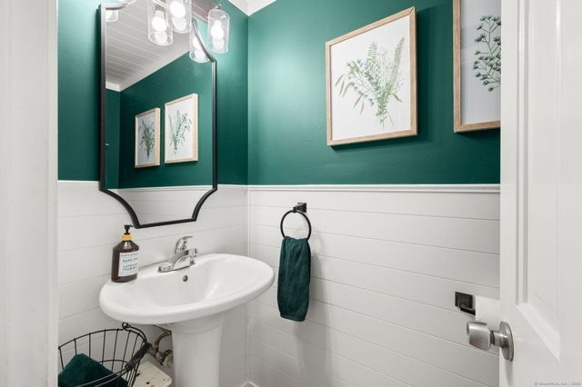 31 Seabury Avenue, Ledyard, CT 06339