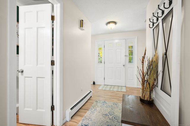 31 Seabury Avenue, Ledyard, CT 06339