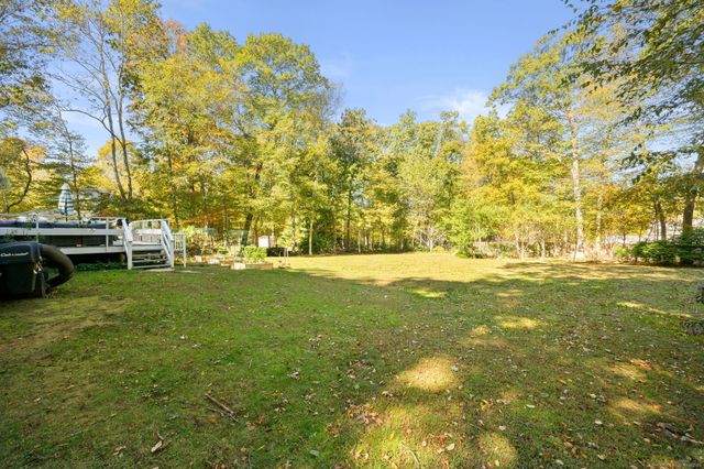 31 Seabury Avenue, Ledyard, CT 06339