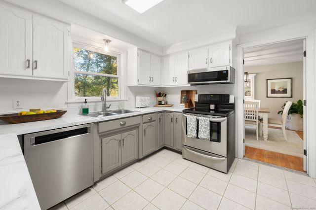 31 Seabury Avenue, Ledyard, CT 06339