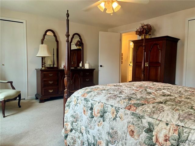 40 Hamlin Sq B, Amherst, NY 14221