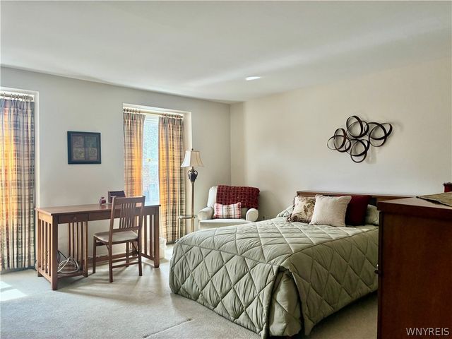 40 Hamlin Sq B, Amherst, NY 14221