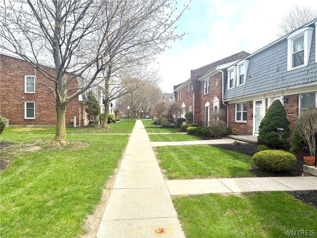 40 Hamlin Sq B, Amherst, NY 14221