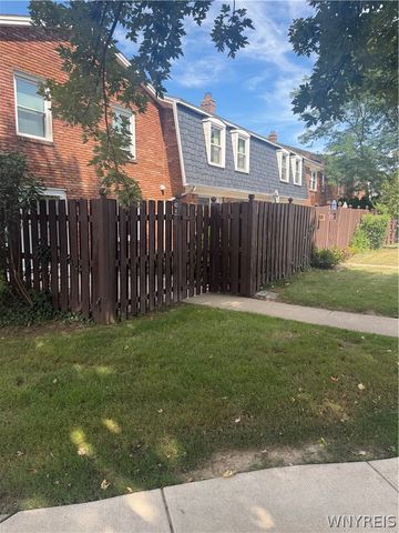 40 Hamlin Sq B, Amherst, NY 14221