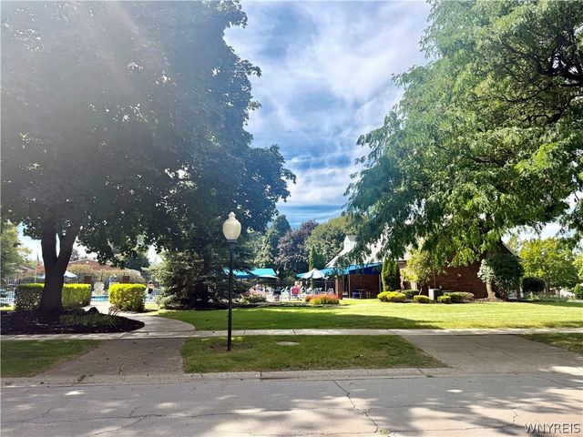 40 Hamlin Sq B, Amherst, NY 14221