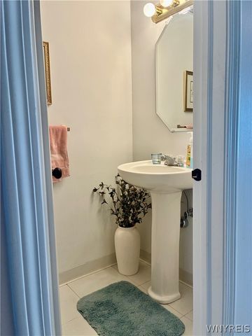 40 Hamlin Sq B, Amherst, NY 14221