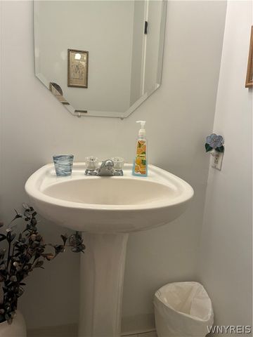 40 Hamlin Sq B, Amherst, NY 14221