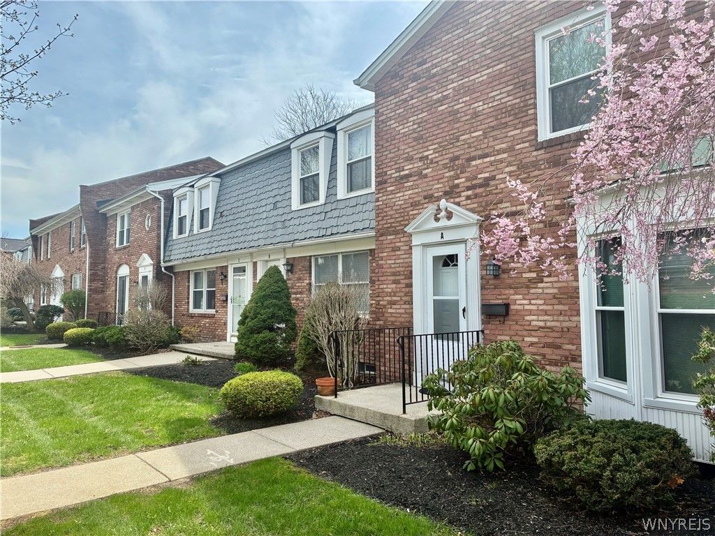 40 Hamlin Sq B, Amherst, NY 14221