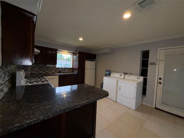 1204 Avenue J, South Houston, TX 77587