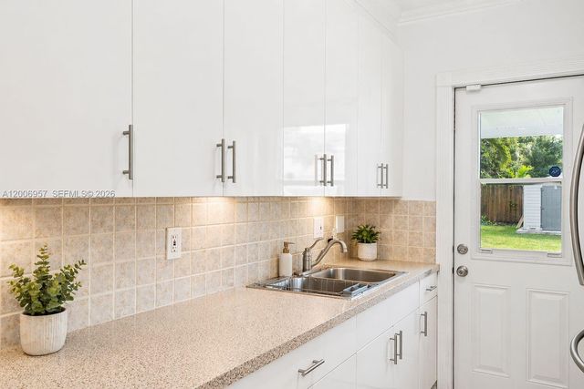 5270 NW 2nd St, Miami, FL 33126