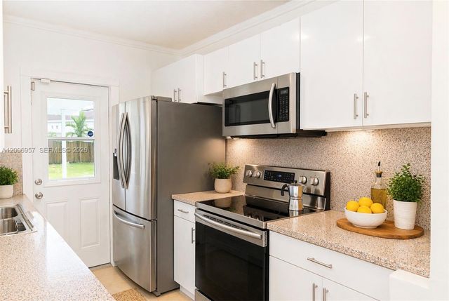 5270 NW 2nd St, Miami, FL 33126