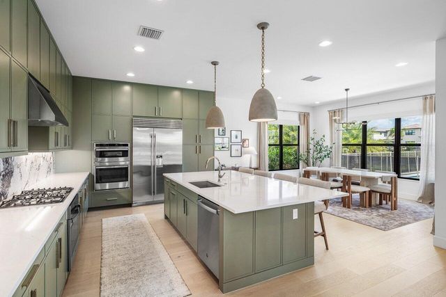 8323 Essex Country Clb Drive, Boca Raton, FL 33434