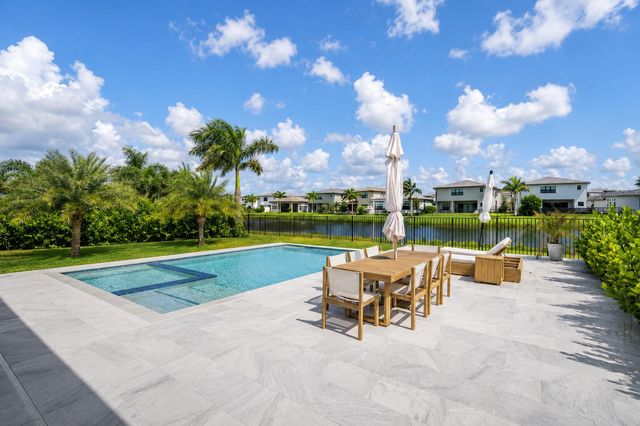 8323 Essex Country Clb Drive, Boca Raton, FL 33434