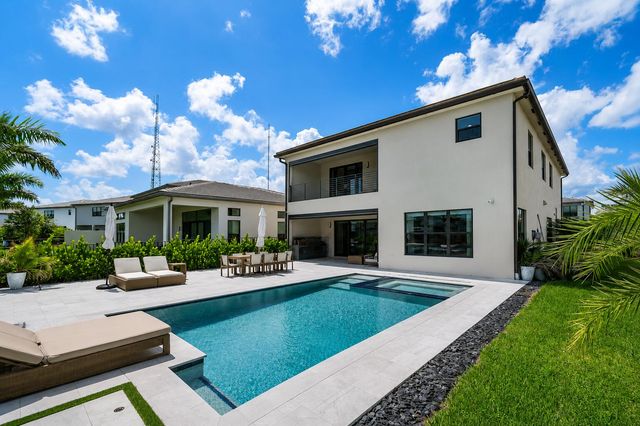 8323 Essex Country Clb Drive, Boca Raton, FL 33434