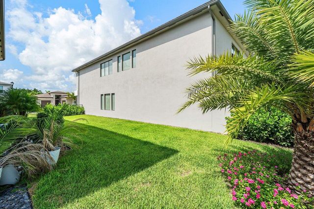 8323 Essex Country Clb Drive, Boca Raton, FL 33434
