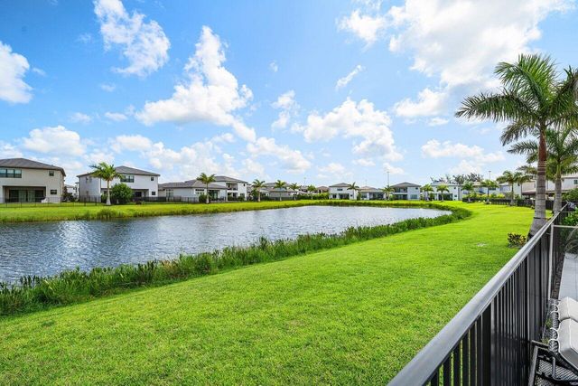 8323 Essex Country Clb Drive, Boca Raton, FL 33434