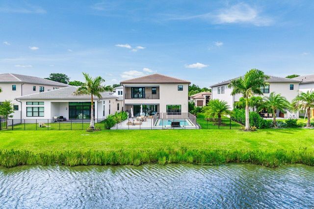 8323 Essex Country Clb Drive, Boca Raton, FL 33434
