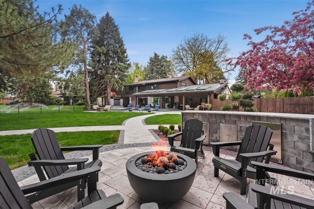 4708 W Hillcrest View Dr, Boise, ID 83705