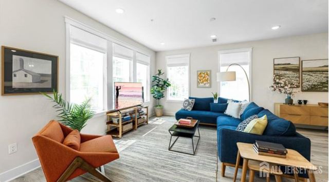 82 Depot Way, Dunellen, NJ 08812
