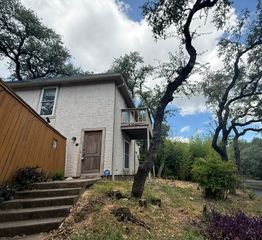 3304 Clawson RD B, Austin, TX 78704