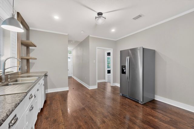 206 Farley Street, Waxahachie, TX 75165
