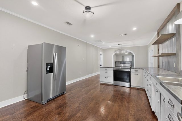 206 Farley Street, Waxahachie, TX 75165