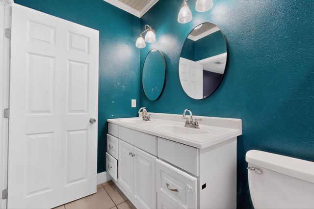 206 Farley Street, Waxahachie, TX 75165